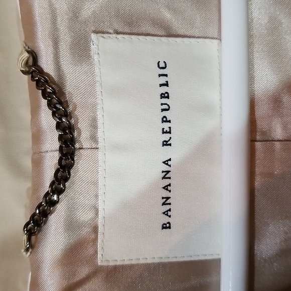 Banana Republic lightweight rain jacket - Picture 2 of 8